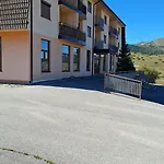 Montis Apartment *